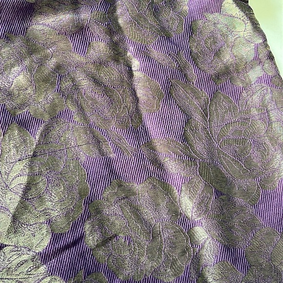 Vintage 90s Tahari Silk Blend Purple Blouse with Gold Flowers - Picture 4 of 9